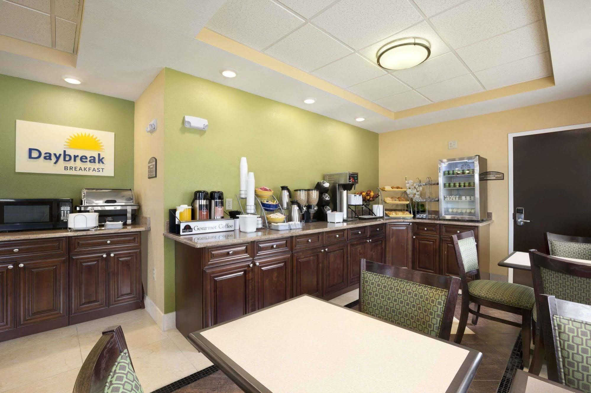 Quality Inn & Suites Glenmont - Albany South Extérieur photo